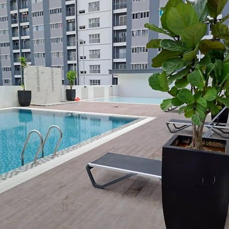 Impiana Homestay Near Putrajaya, Cyberjaya, Musliem Only,Wifi,Netflix Kampung Dengkil Exteriör bild
