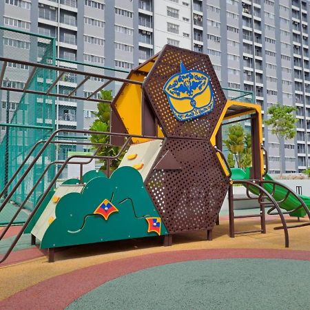 Impiana Homestay Near Putrajaya, Cyberjaya, Musliem Only,Wifi,Netflix Kampung Dengkil Exteriör bild