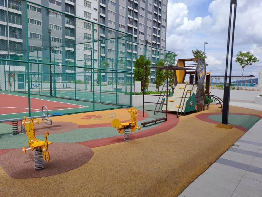 Impiana Homestay Near Putrajaya, Cyberjaya, Musliem Only,Wifi,Netflix Kampung Dengkil Exteriör bild