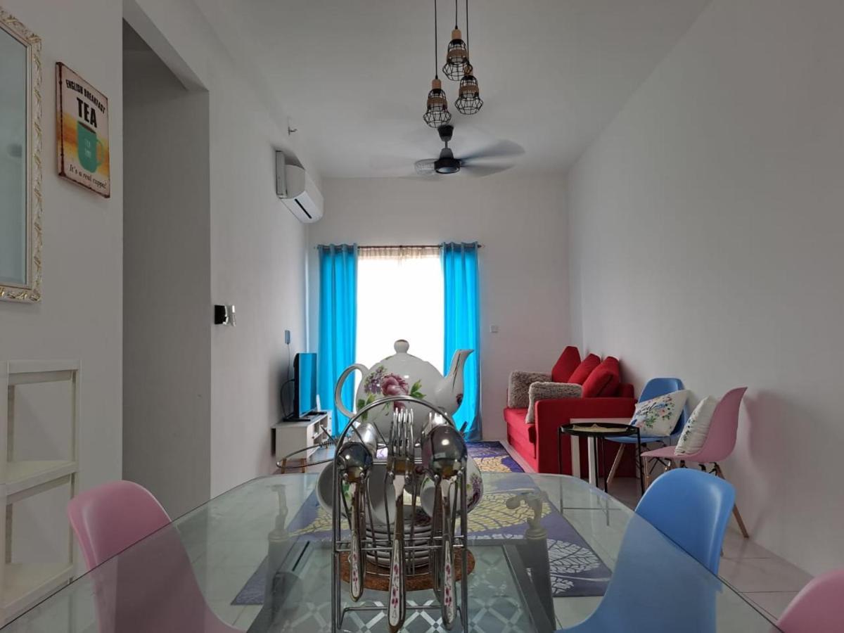 Impiana Homestay Near Putrajaya, Cyberjaya, Musliem Only,Wifi,Netflix Kampung Dengkil Exteriör bild