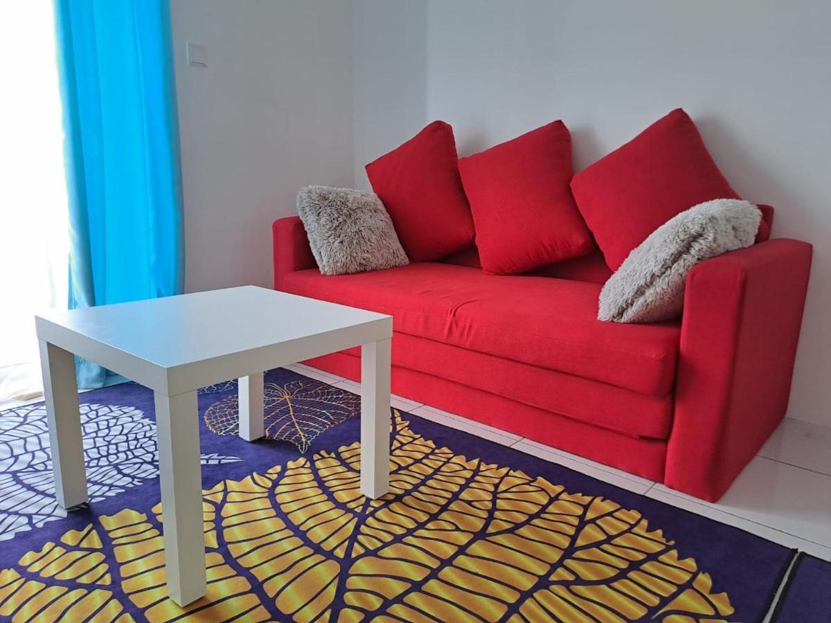 Impiana Homestay Near Putrajaya, Cyberjaya, Musliem Only,Wifi,Netflix Kampung Dengkil Exteriör bild