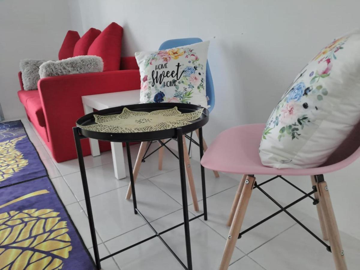 Impiana Homestay Near Putrajaya, Cyberjaya, Musliem Only,Wifi,Netflix Kampung Dengkil Exteriör bild