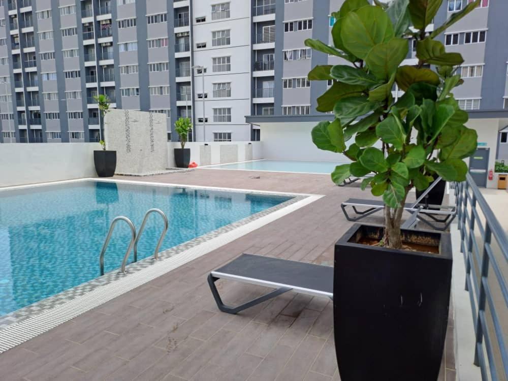 Impiana Homestay Near Putrajaya, Cyberjaya, Musliem Only,Wifi,Netflix Kampung Dengkil Exteriör bild