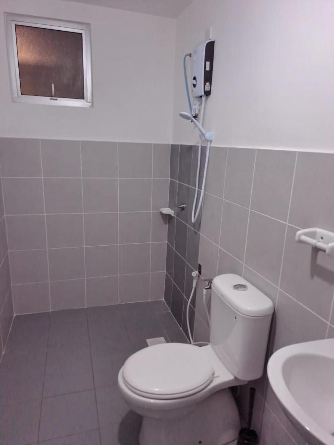 Impiana Homestay Near Putrajaya, Cyberjaya, Musliem Only,Wifi,Netflix Kampung Dengkil Exteriör bild