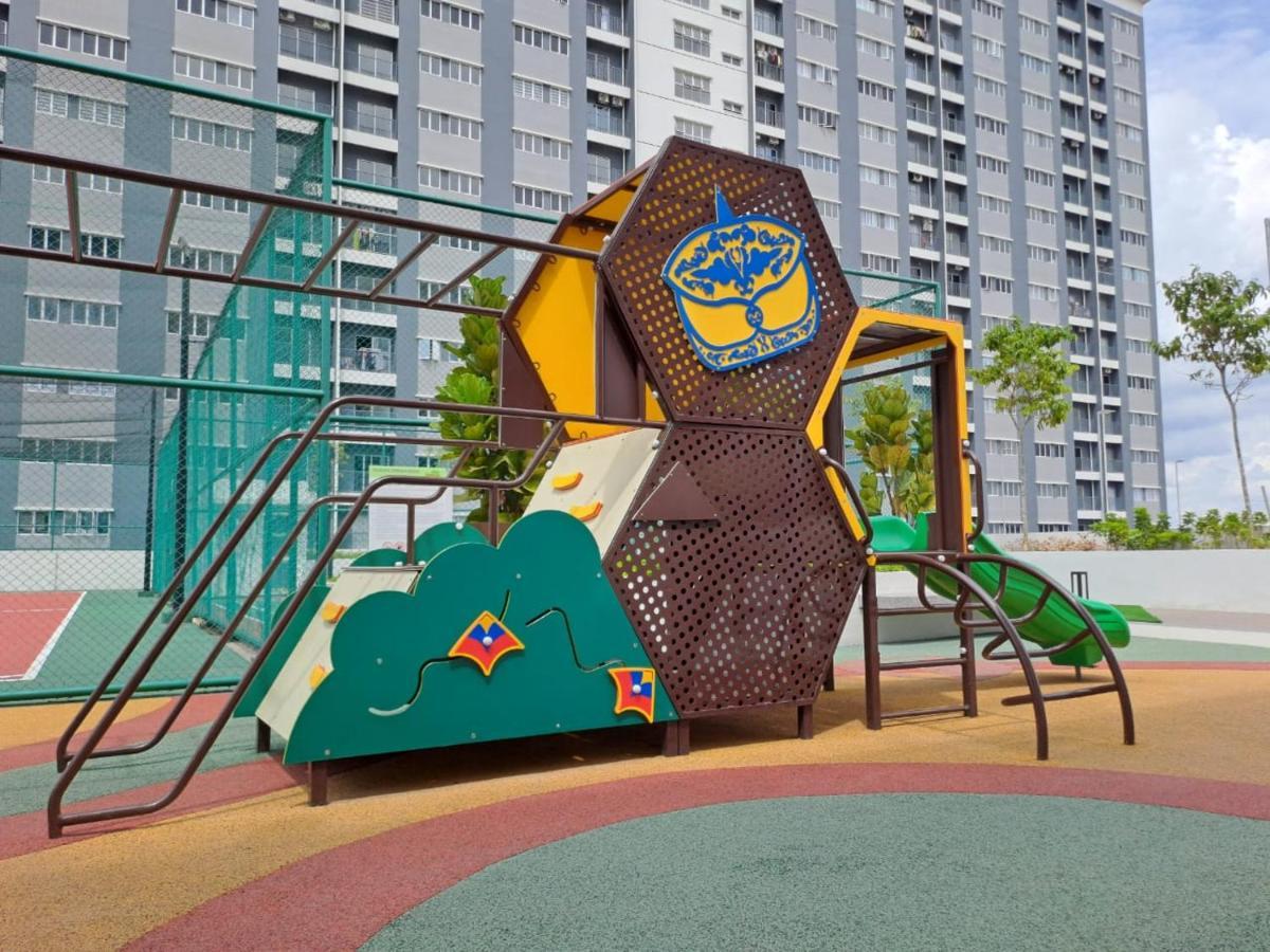Impiana Homestay Near Putrajaya, Cyberjaya, Musliem Only,Wifi,Netflix Kampung Dengkil Exteriör bild