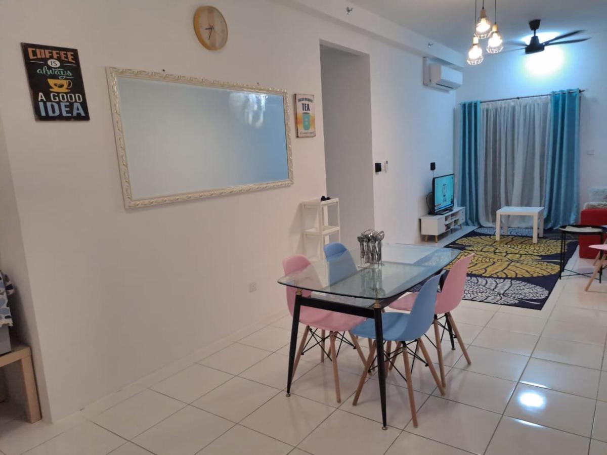 Impiana Homestay Near Putrajaya, Cyberjaya, Musliem Only,Wifi,Netflix Kampung Dengkil Exteriör bild
