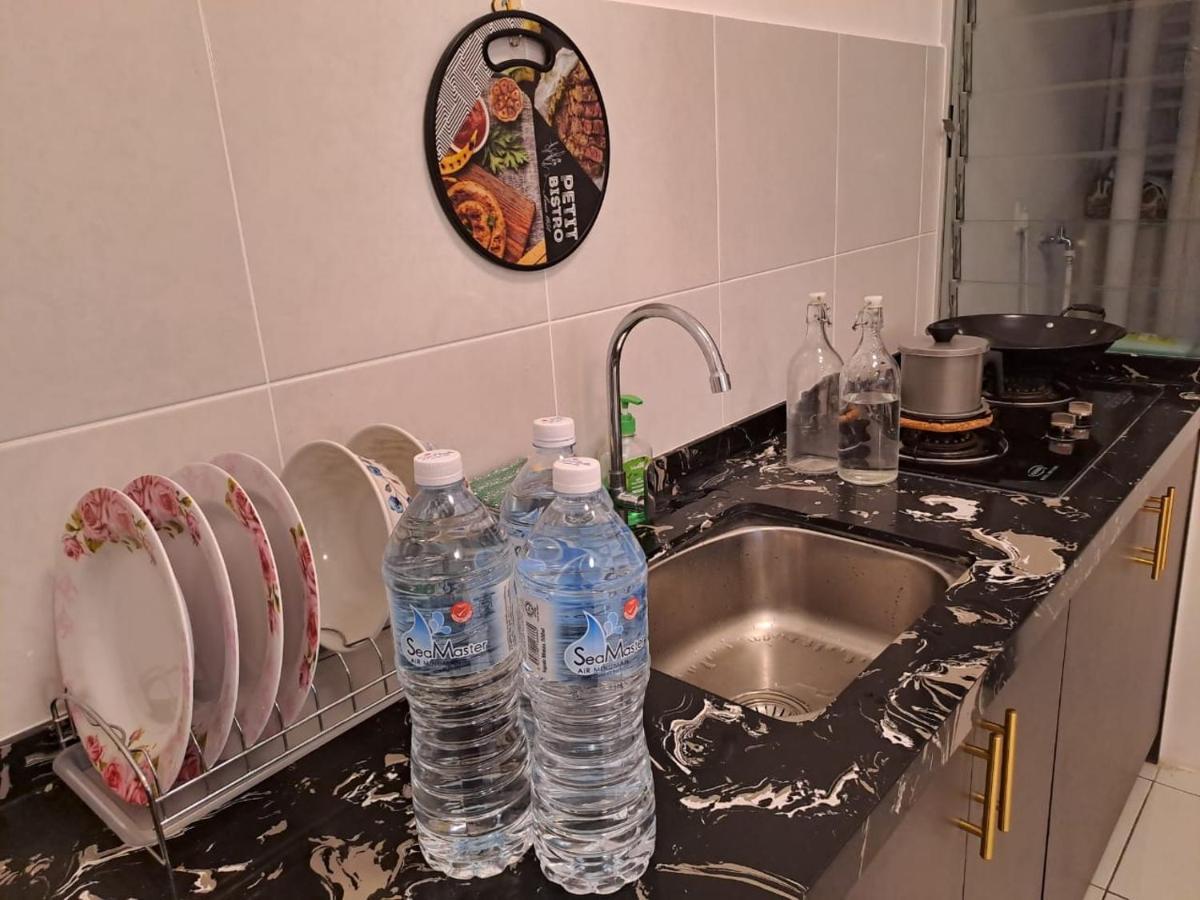 Impiana Homestay Near Putrajaya, Cyberjaya, Musliem Only,Wifi,Netflix Kampung Dengkil Exteriör bild