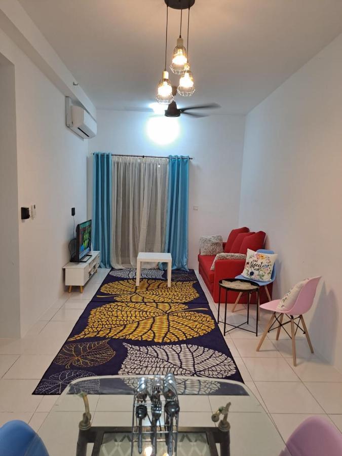 Impiana Homestay Near Putrajaya, Cyberjaya, Musliem Only,Wifi,Netflix Kampung Dengkil Exteriör bild
