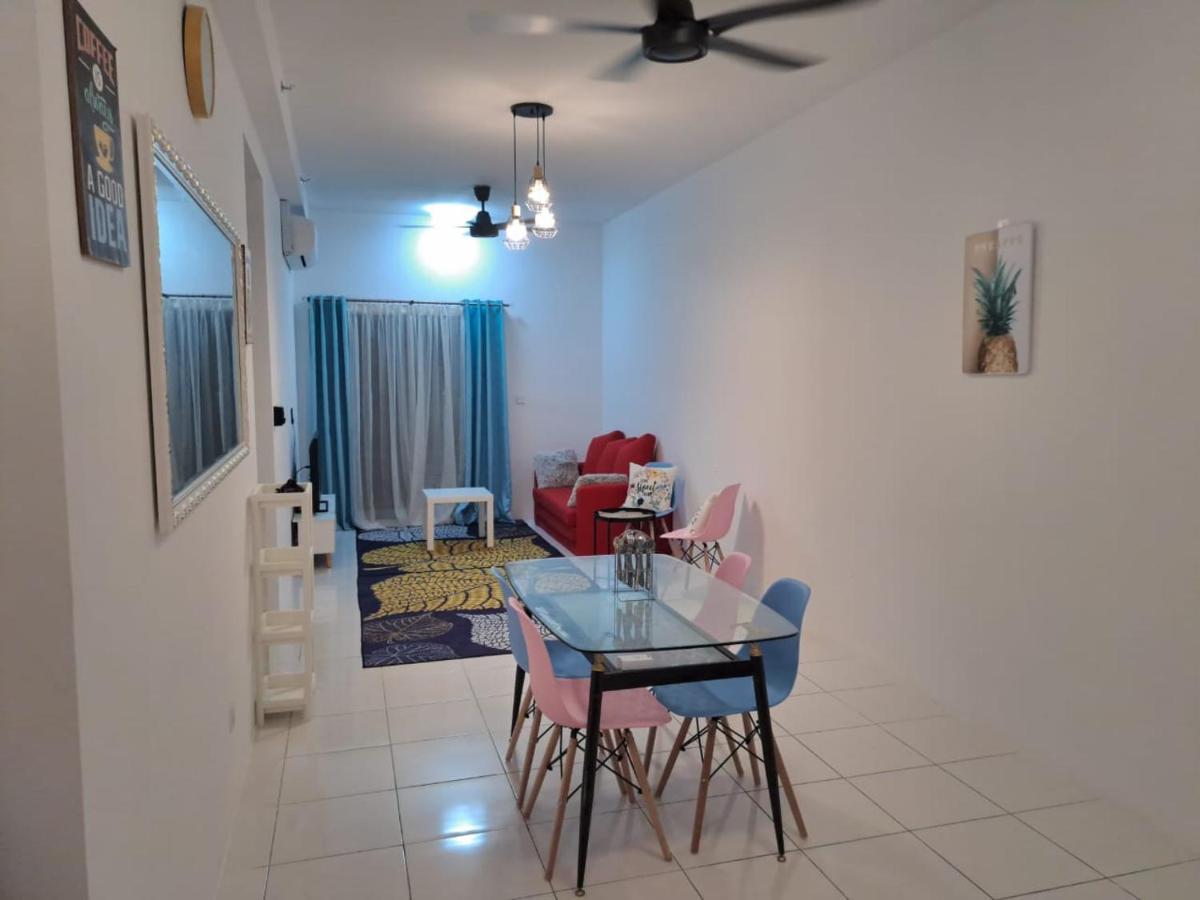 Impiana Homestay Near Putrajaya, Cyberjaya, Musliem Only,Wifi,Netflix Kampung Dengkil Exteriör bild
