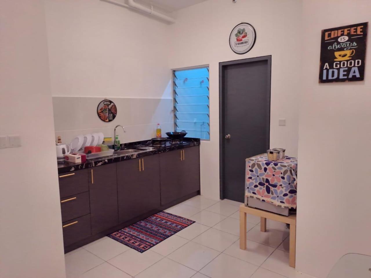 Impiana Homestay Near Putrajaya, Cyberjaya, Musliem Only,Wifi,Netflix Kampung Dengkil Exteriör bild