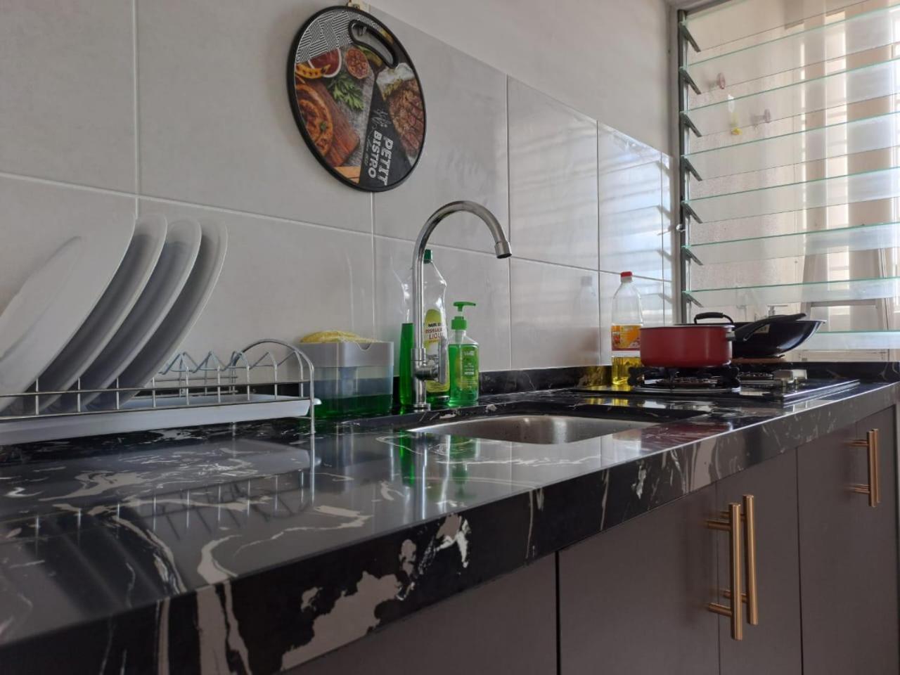 Impiana Homestay Near Putrajaya, Cyberjaya, Musliem Only,Wifi,Netflix Kampung Dengkil Exteriör bild