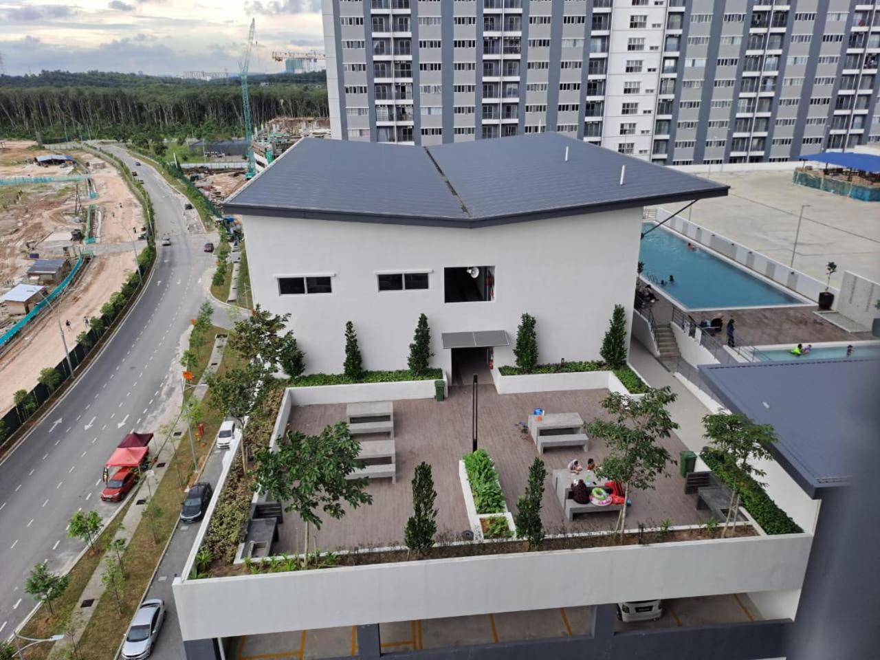 Impiana Homestay Near Putrajaya, Cyberjaya, Musliem Only,Wifi,Netflix Kampung Dengkil Exteriör bild