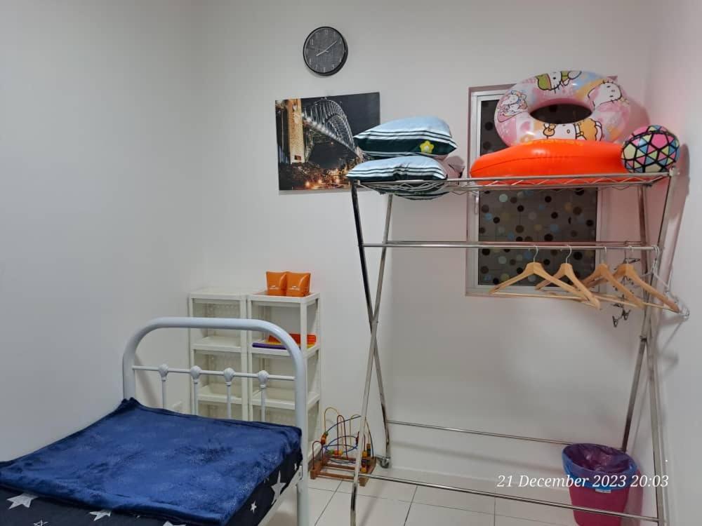 Impiana Homestay Near Putrajaya, Cyberjaya, Musliem Only,Wifi,Netflix Kampung Dengkil Exteriör bild
