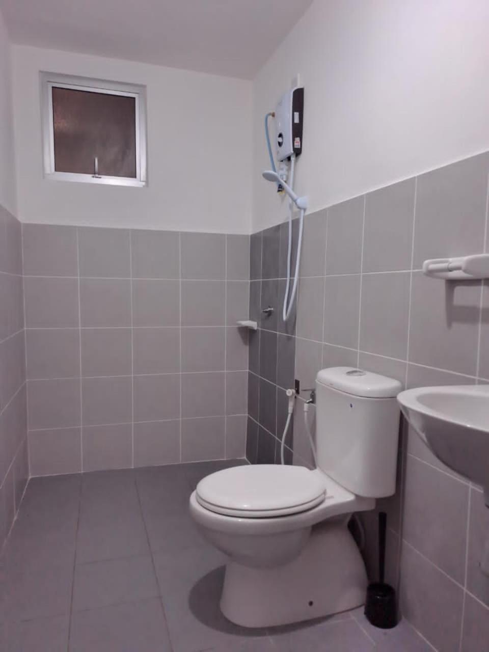 Impiana Homestay Near Putrajaya, Cyberjaya, Musliem Only,Wifi,Netflix Kampung Dengkil Exteriör bild